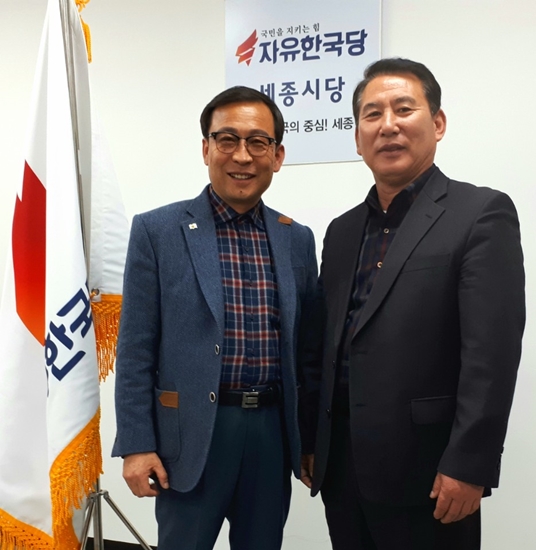 좌측 박인원, 우측 장승업 시의원