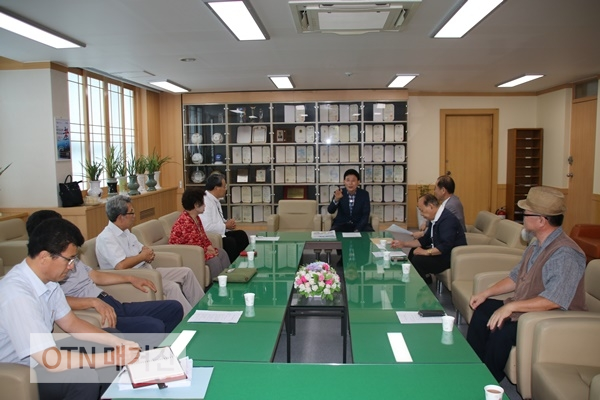 중구개발위원회 박용갑중구청과 면담모습