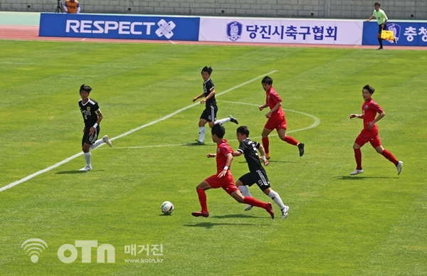 축구대회의 결승전 모습