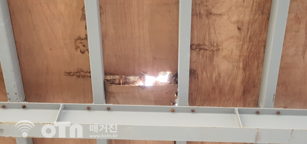 금빙노을교 공사 물질 추락으로 안전보호망시설 파손 현장모습